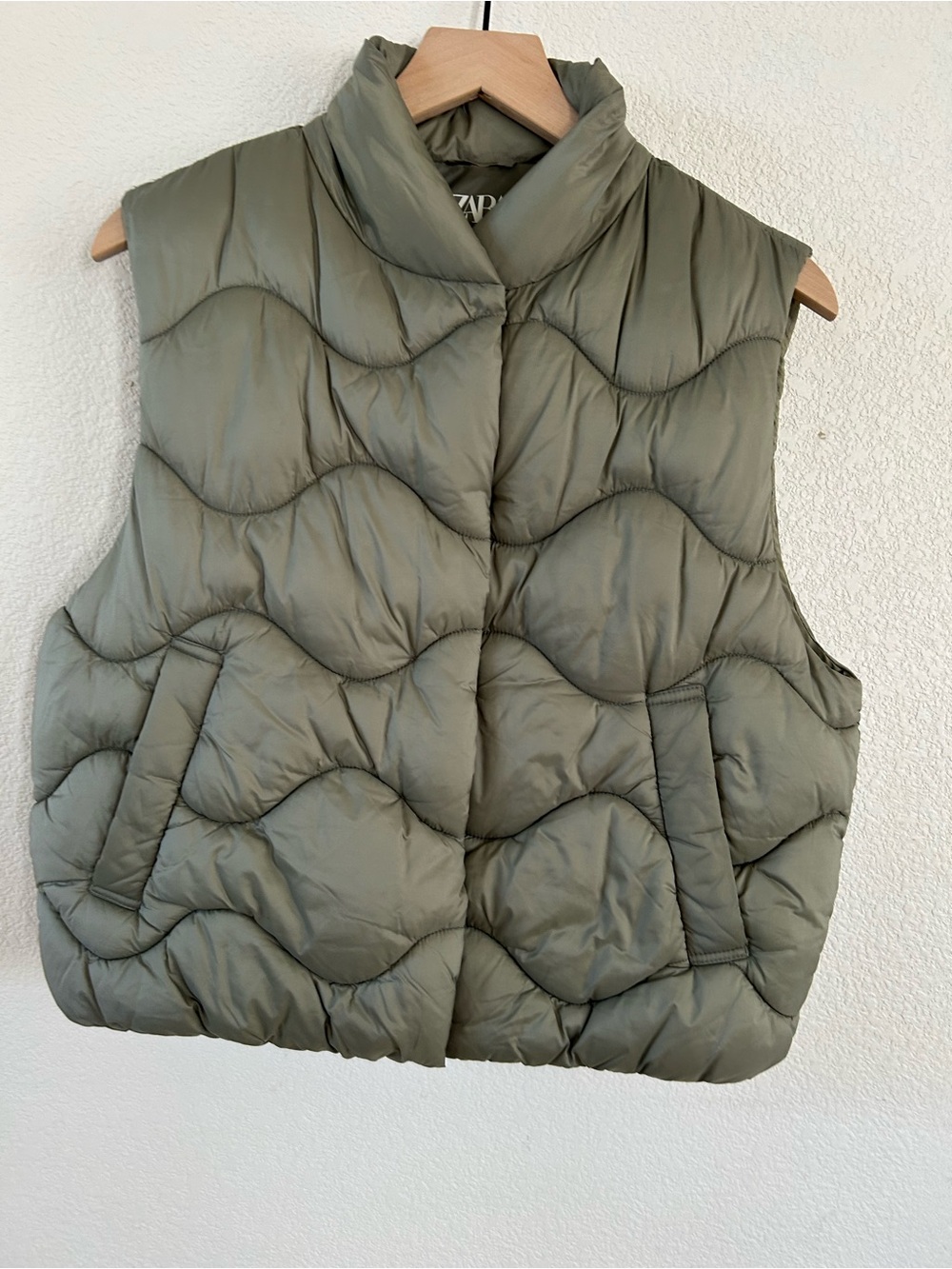 Zara Girls Olive  Quilted Sleeveless Puffer Vest. Size 13-14